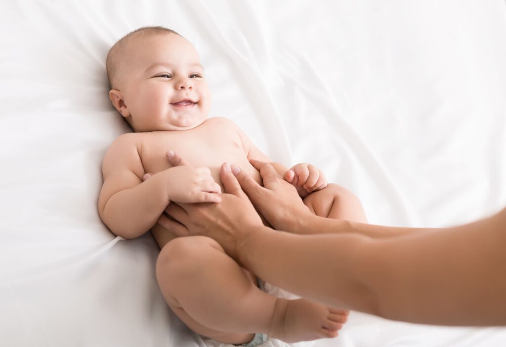 Como ajudar o bebê a fazer cocô na prática - MeditarSons